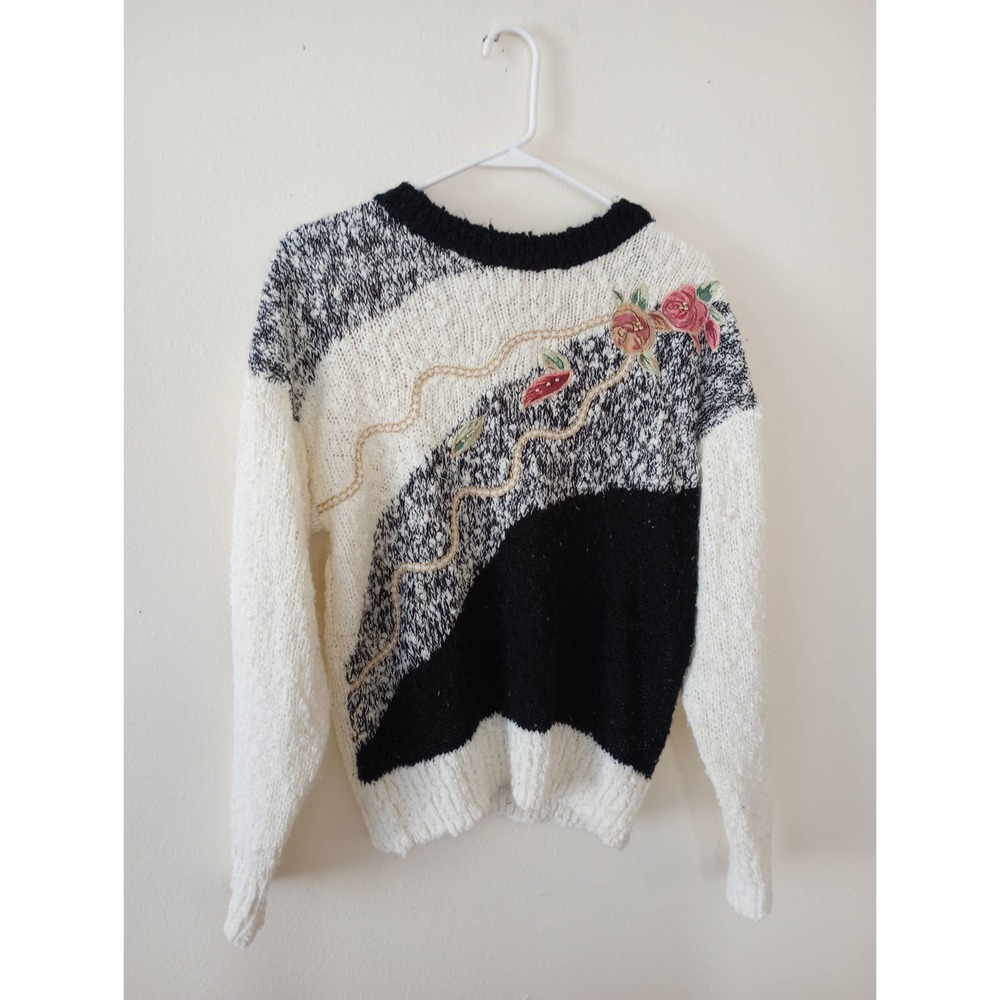 Vintage Women's Medium Sweater Winter VTG Sweatshirt Floral Black White